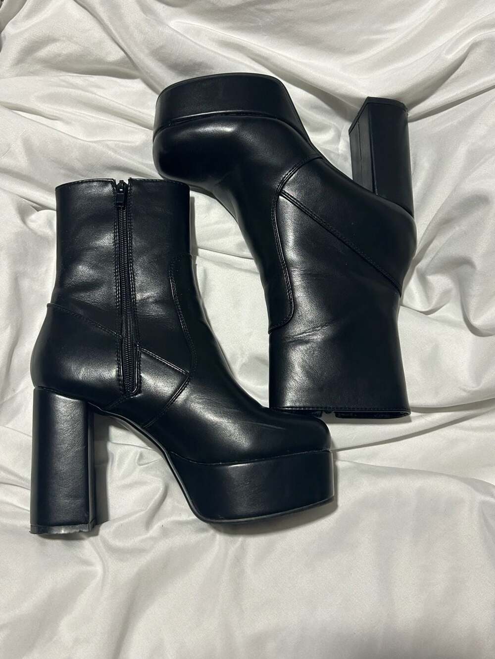 LAMODA Women’s Black Platform Ankle Boots
